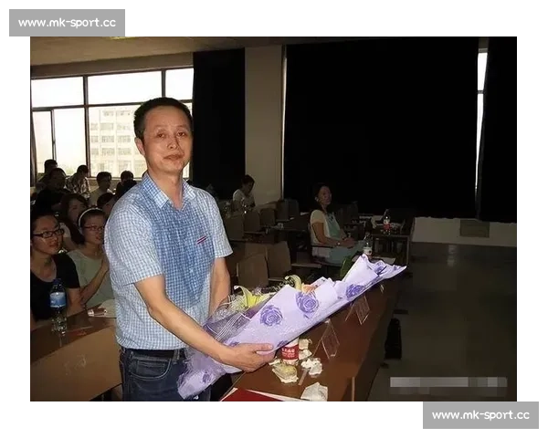 硬汉柔情！老将不老，这脚凌空抽射，诠释了什么叫经验的魅力！